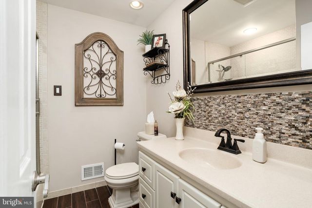 64 WOLFPACK RD, Hamilton, NJ 08619