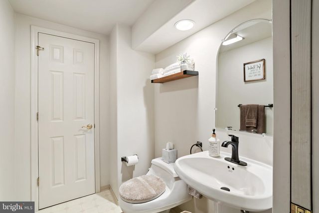 64 WOLFPACK RD, Hamilton, NJ 08619