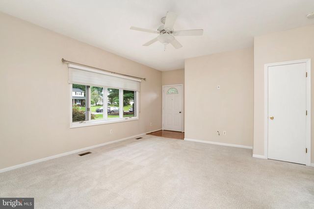 64 WOLFPACK RD, Hamilton, NJ 08619