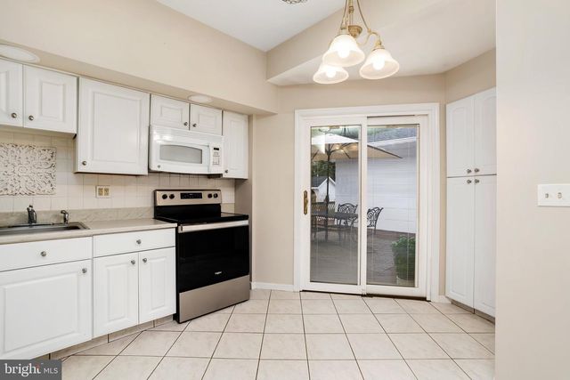 64 WOLFPACK RD, Hamilton, NJ 08619