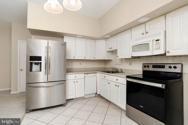 64 WOLFPACK RD, Hamilton, NJ 08619