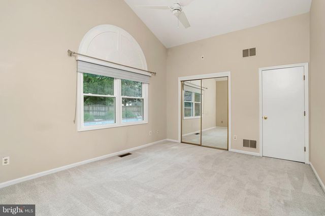64 WOLFPACK RD, Hamilton, NJ 08619