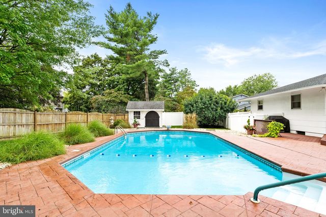 64 WOLFPACK RD, Hamilton, NJ 08619
