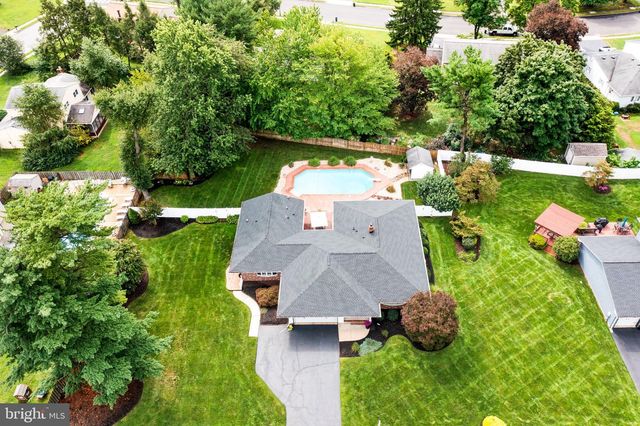 64 WOLFPACK RD, Hamilton, NJ 08619