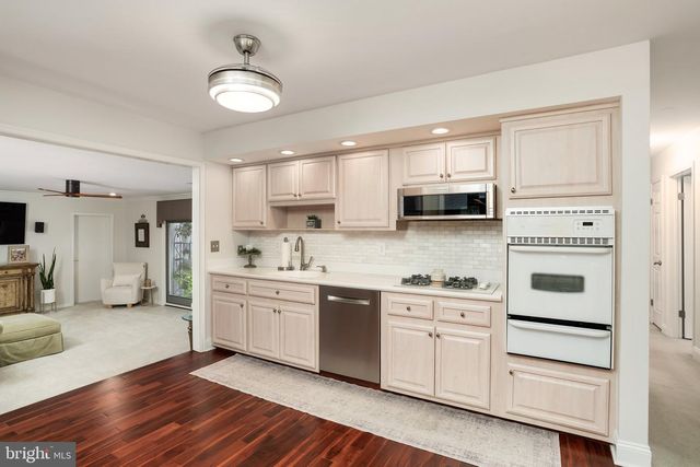 64 WOLFPACK RD, Hamilton, NJ 08619