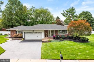 64 WOLFPACK RD, Hamilton, NJ 08619