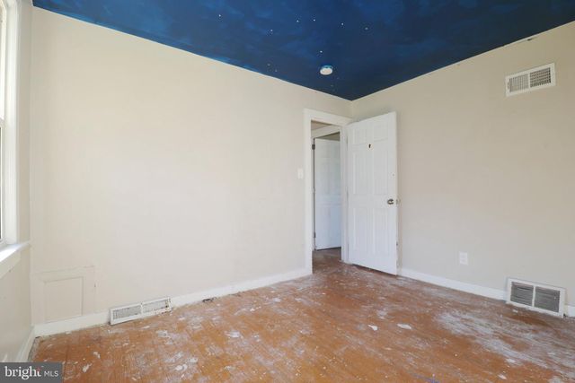 10 WATTS AVE, Burlington, NJ 08016