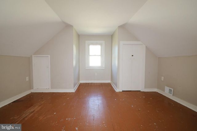10 WATTS AVE, Burlington, NJ 08016