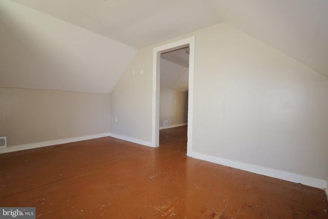 10 WATTS AVE, Burlington, NJ 08016