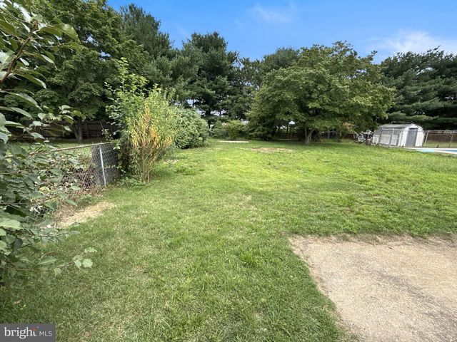 10 WATTS AVE, Burlington, NJ 08016
