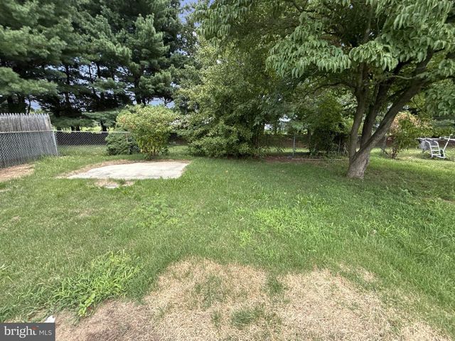 10 WATTS AVE, Burlington, NJ 08016