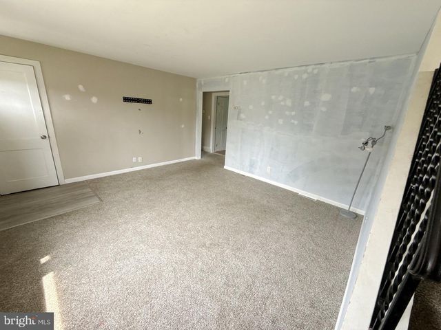 10 WATTS AVE, Burlington, NJ 08016