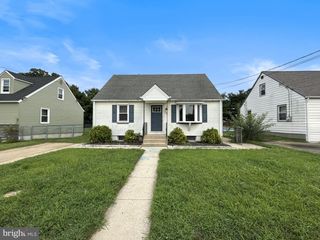 10 WATTS AVE, Burlington, NJ 08016