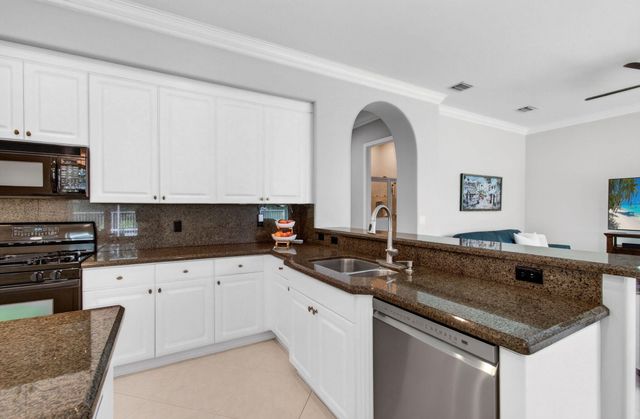 1183 Canyon Way, Wellington, FL 33414