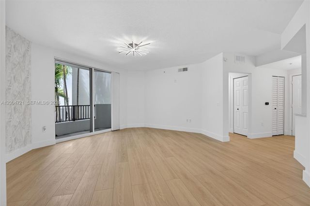 2401 NE 65th St 205, Fort Lauderdale, FL 33308