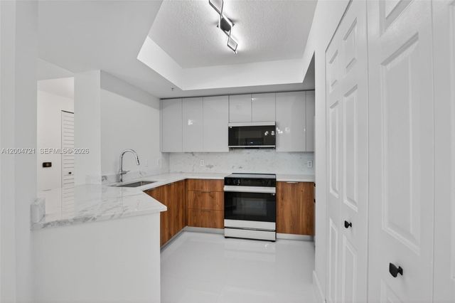 2401 NE 65th St 205, Fort Lauderdale, FL 33308