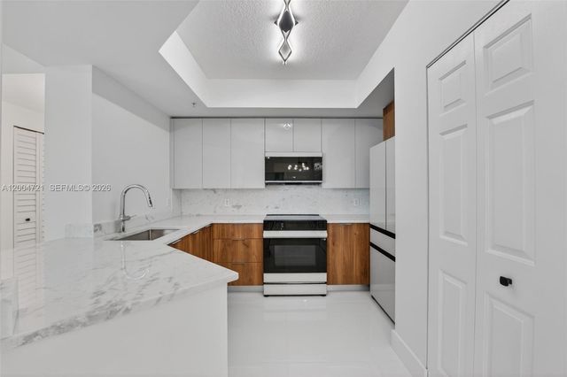 2401 NE 65th St 205, Fort Lauderdale, FL 33308