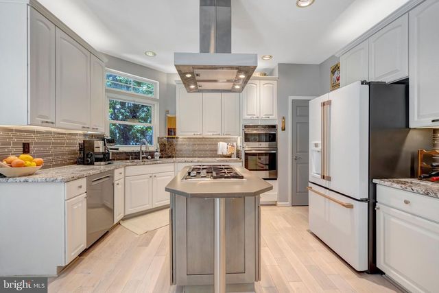 10090 TUMMEL FALLS DR, Bristow, VA 20136
