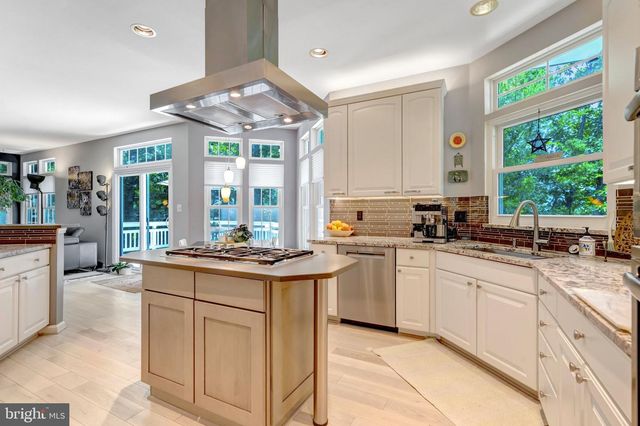 10090 TUMMEL FALLS DR, Bristow, VA 20136