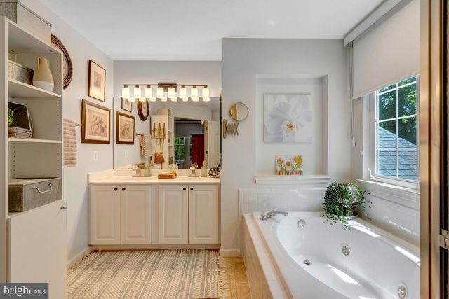 10090 TUMMEL FALLS DR, Bristow, VA 20136