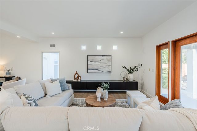 2207 Golden Circle, Newport Beach, CA 92660