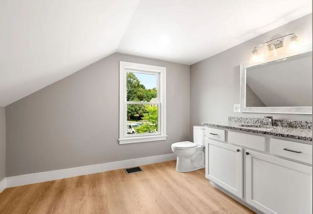 54 Main St 201, Topsfield, MA 01983