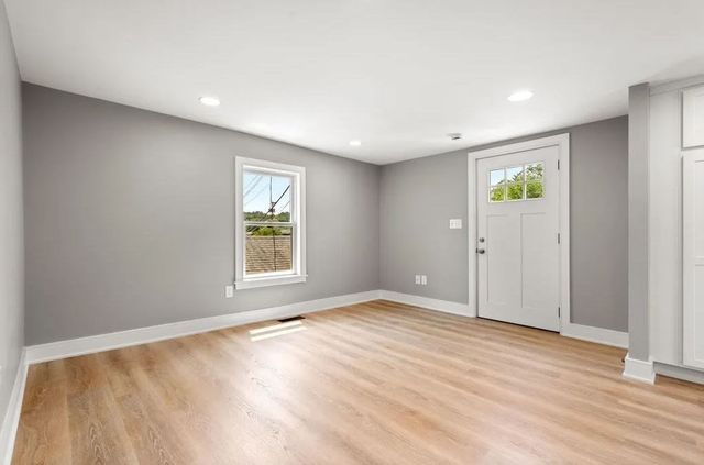 54 Main St 201, Topsfield, MA 01983