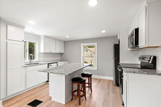 54 Main St 201, Topsfield, MA 01983