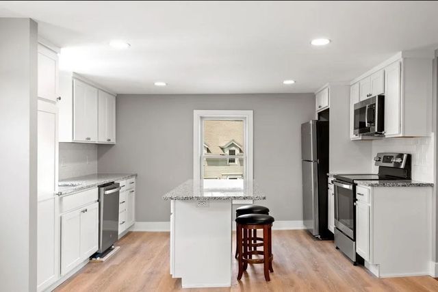 54 Main St 201, Topsfield, MA 01983