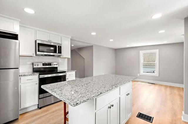 54 Main St 201, Topsfield, MA 01983