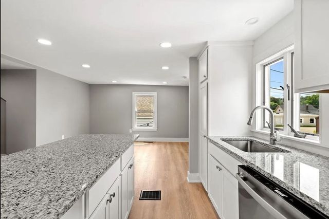 54 Main St 201, Topsfield, MA 01983