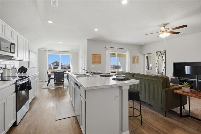1612 SW 9th Street, Oak Grove, MO 64075