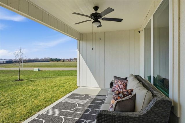 1612 SW 9th Street, Oak Grove, MO 64075