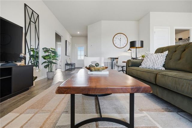 1612 SW 9th Street, Oak Grove, MO 64075