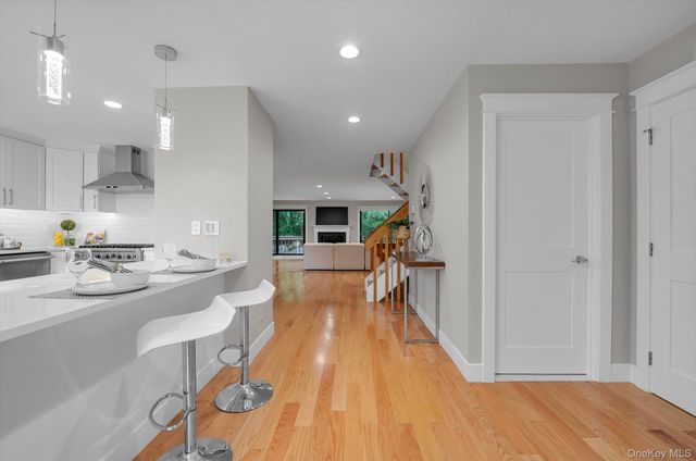 8 John Bean Court, Port Washington, NY 11050
