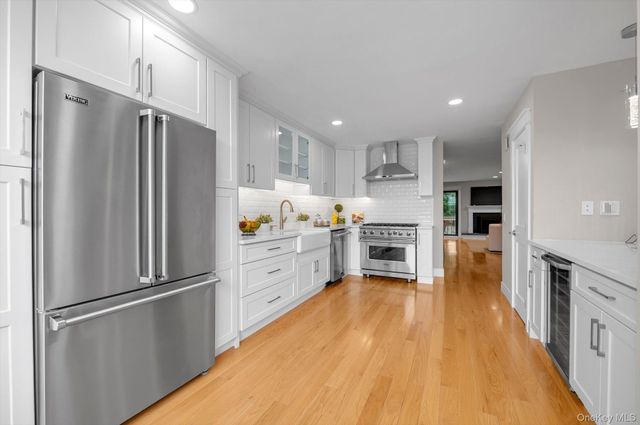 8 John Bean Court, Port Washington, NY 11050