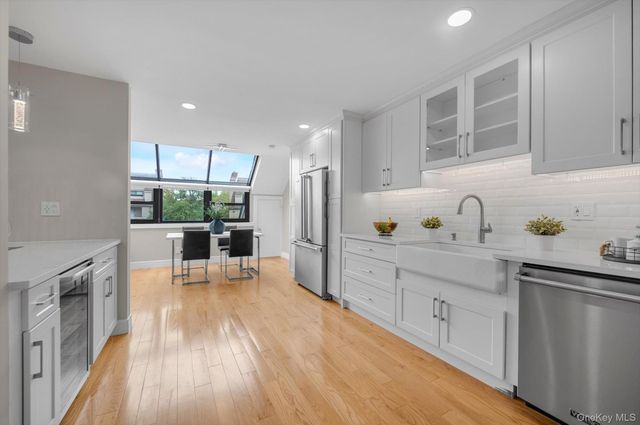 8 John Bean Court, Port Washington, NY 11050