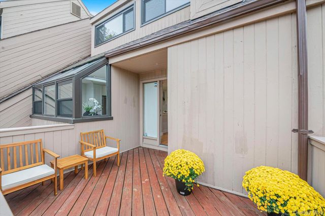 8 John Bean Court, Port Washington, NY 11050