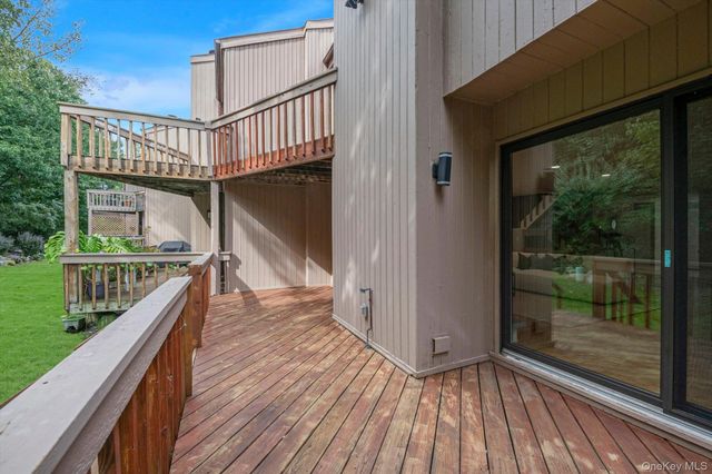 8 John Bean Court, Port Washington, NY 11050