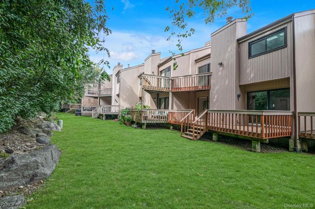 8 John Bean Court, Port Washington, NY 11050