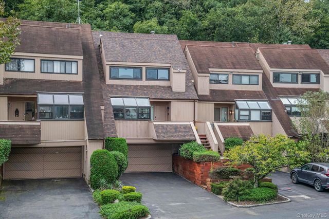 8 John Bean Court, Port Washington, NY 11050