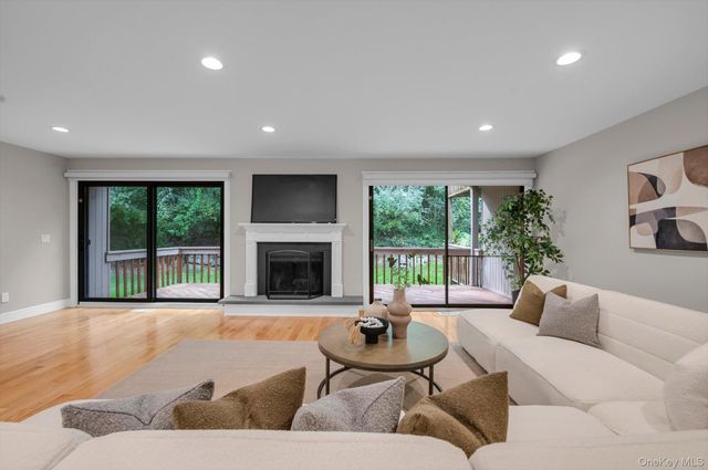 8 John Bean Court, Port Washington, NY 11050