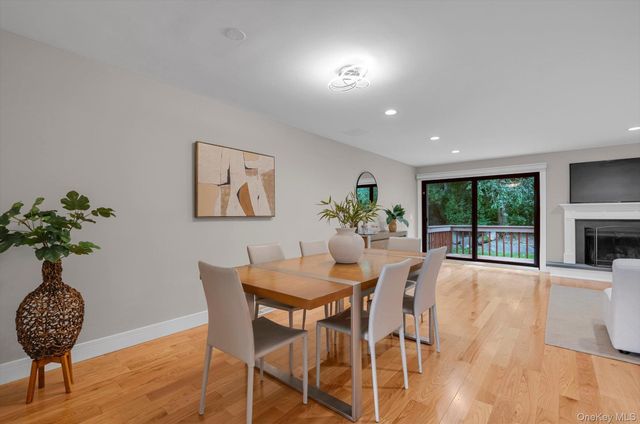 8 John Bean Court, Port Washington, NY 11050