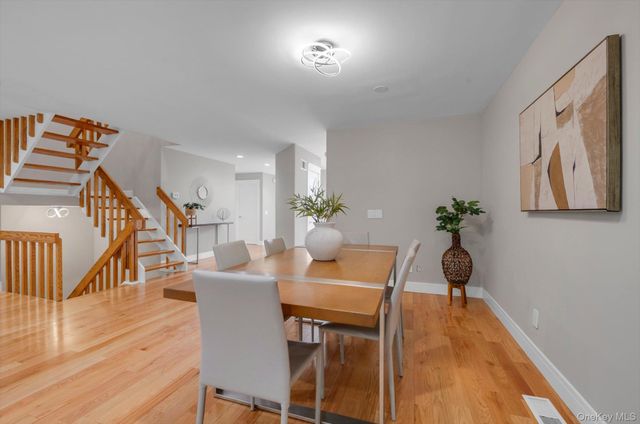 8 John Bean Court, Port Washington, NY 11050