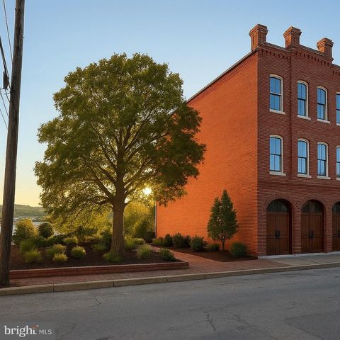 28 N 2ND ST, Columbia, PA 17512