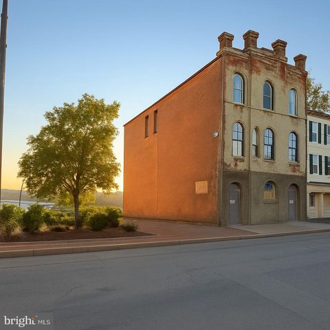 28 N 2ND ST, Columbia, PA 17512