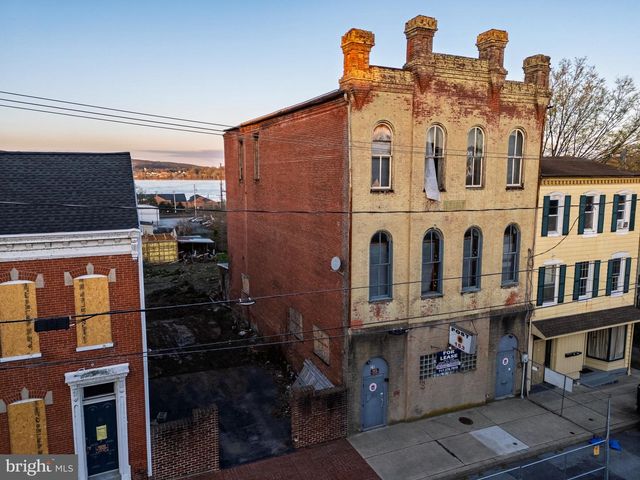 28 N 2ND ST, Columbia, PA 17512