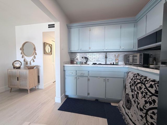 3322 Cynthia Lane 207, Lake Worth Beach, FL 33461