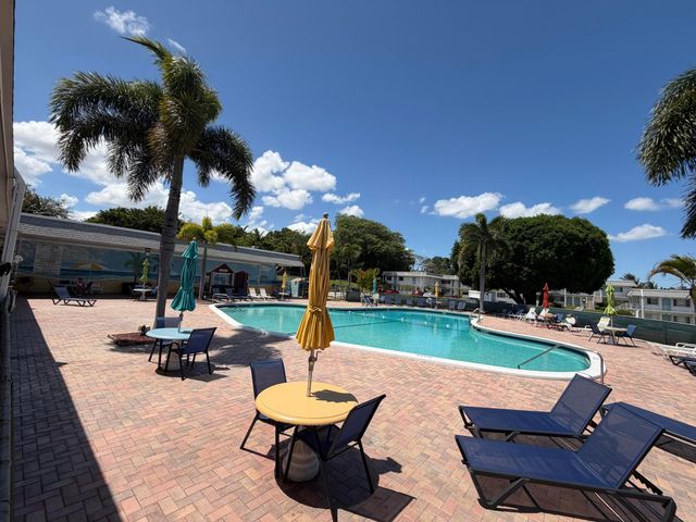 3322 Cynthia Lane 207, Lake Worth Beach, FL 33461