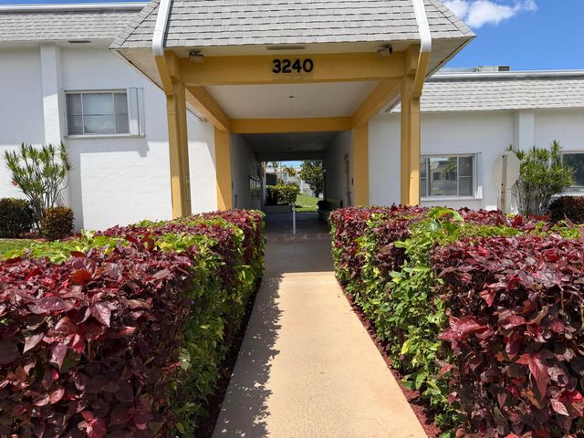 3322 Cynthia Lane 207, Lake Worth Beach, FL 33461